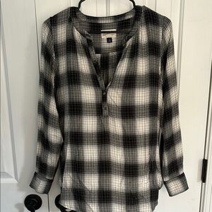 Universal Thread Black & White plaid top size XS